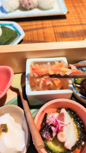 Comentarii opinii despre 地産美食の小皿料理 農絆卓恵