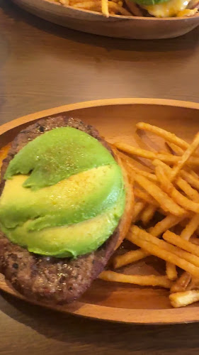 Opinii despre KUA`AINA 青山本店 în 港区 - 飲食業