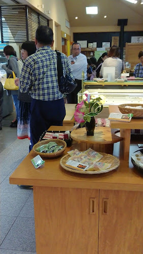 〒761-0101 香川県高松市春日町２１４