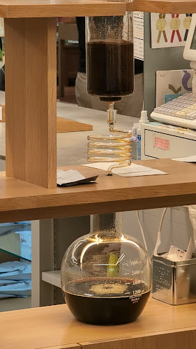 Opinii despre Unir ウニール 阪急うめだ店 în 大阪市 - 飲食業