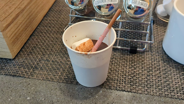 Opinii despre カフェ「The Gateway Narita」 în 成田市 - 飲食業