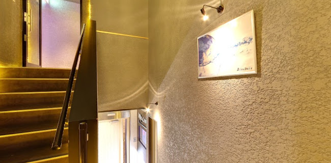 アミューズメントバー アクア・ドロップ - 飲食業