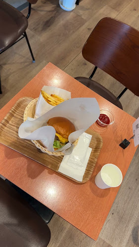 〒116-0013 東京都荒川区西日暮里３丁目１５−２ 2F