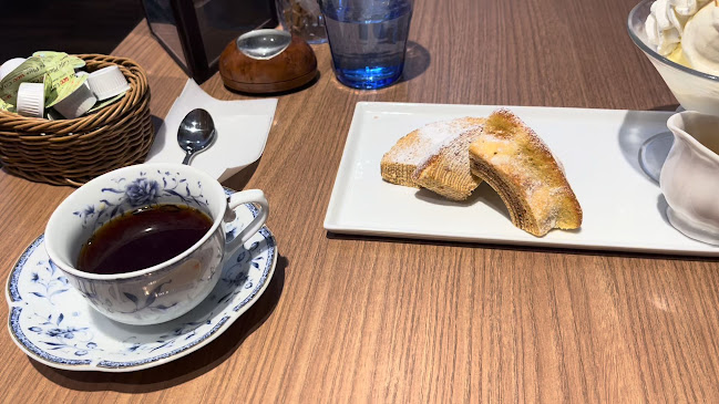 Opinii despre カフェ青山 岡山本店 în 岡山市 - 飲食業