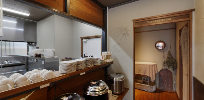 〒901-0306 沖縄県糸満市西崎町３丁目４２０