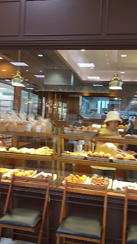 Opinii despre メゾンカイザー 伊勢丹立川店 în 立川市 - 飲食業