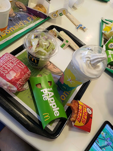 Opinii despre マクドナルド 国際通り牧志店 în 那覇市 - 飲食業