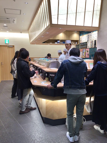 Comentarii opinii despre 寿司 魚がし日本一 近鉄難波駅店