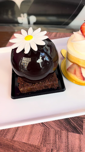 Opinii despre パティスリーカカオエット・パリ 中目黒本店 în 目黒区 - 飲食業