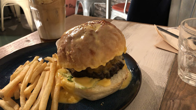 Opinii despre cafe STUDIO în 渋谷区 - 飲食業