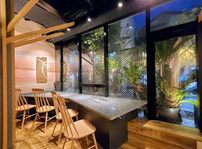 にく味 新（あらた）