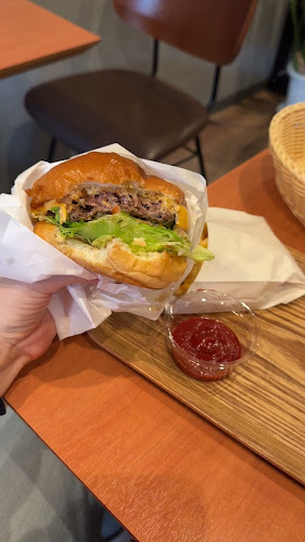Opinii despre ゴーストバーガー în 荒川区 - 飲食業