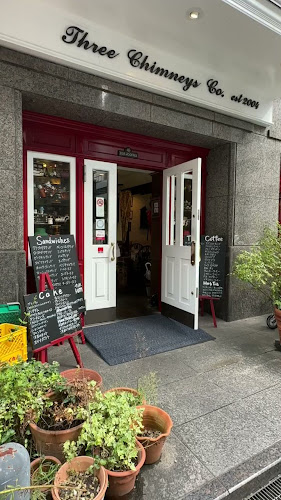 Opinii despre スリーチムニーズ în 大阪市 - 飲食業