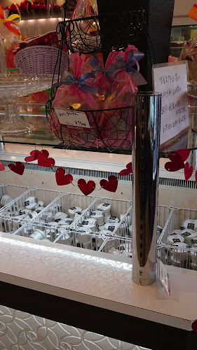 Opinii despre コンディトライ·ジーベン五日市店 în 広島市 - 飲食業