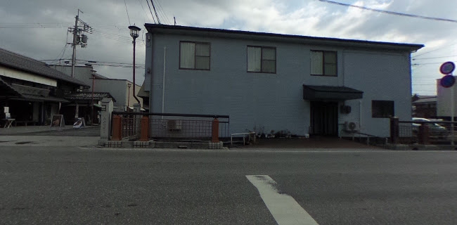 〒526-0058 滋賀県長浜市南呉服町９−１７