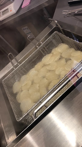 〒650-0044 兵庫県神戸市中央区東川崎町１丁目６−１ 2F umie mosaic(モザイク)