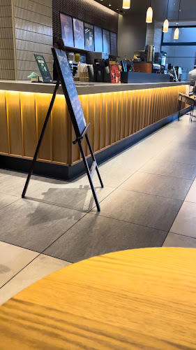 Opinii despre スターバックス コーヒー エトモあざみ野店 în 横浜市 - 飲食業