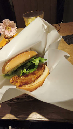 Opinii despre フレッシュネスバーガーピオレ姫路 în 姫路市 - 飲食業