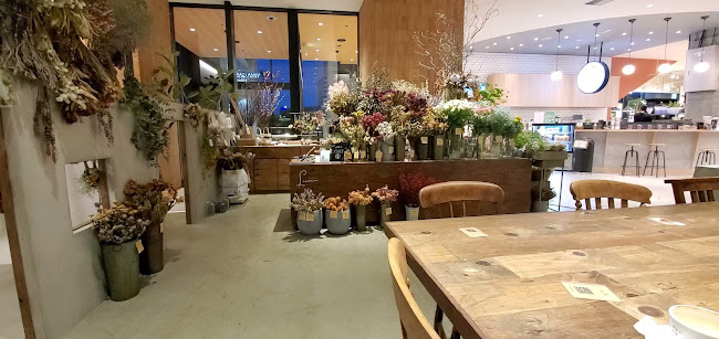 Opinii despre パンとエスプレッソと花束を în 海老名市 - 飲食業