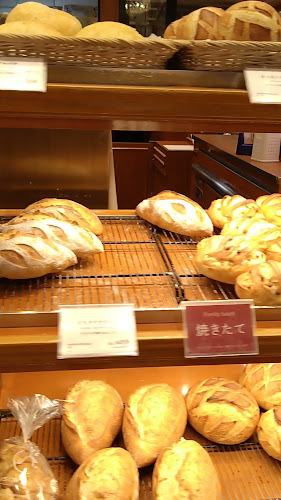 Opinii despre メゾンカイザー 伊勢丹立川店 în 立川市 - 飲食業