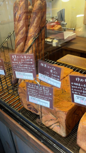 Opinii despre ブーランジェリー オンニ în 横浜市 - 飲食業