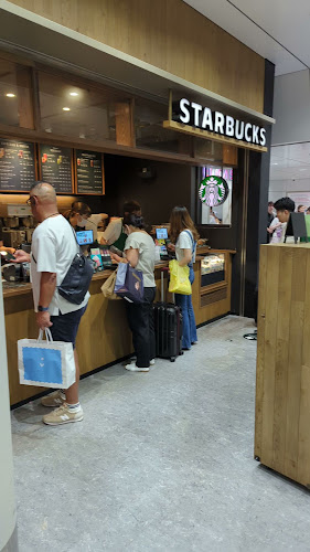 Opinii despre スターバックス コーヒー ＪＲ東海 東京駅新幹線南ラチ内店 în 中央区 - 飲食業