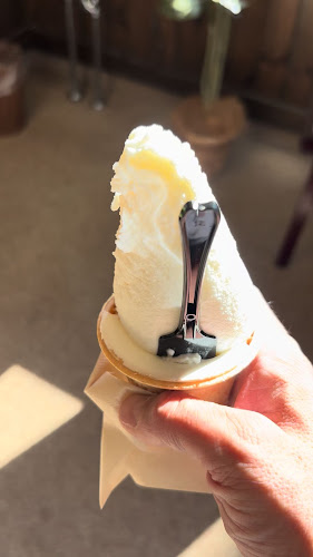 Opinii despre 石田牧場のジェラート屋 めぐり în 伊勢原市 - 飲食業