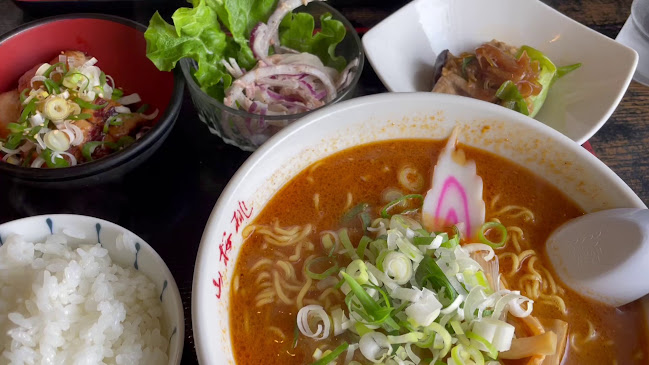 Opinii despre らーめん山桜桃(ゆすら) 発寒店 în 札幌市 - 飲食業