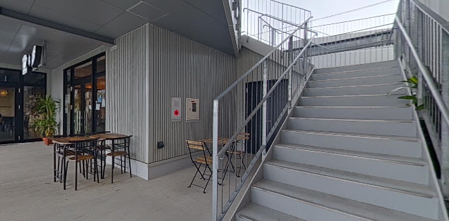 ペリペリチキン 本店 フォレストマーケットライカム クリスマスチキン - 飲食業