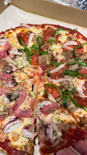 Opinii despre PIZZA555 în 沖縄市 - 飲食業