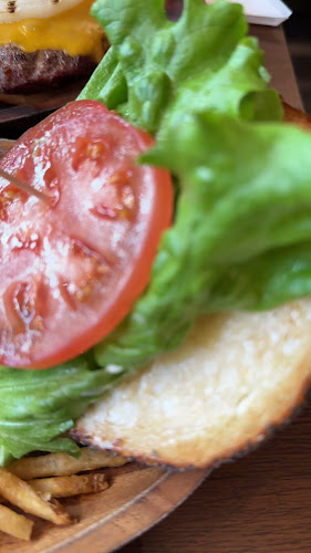 Opinii despre KUA`AINA 青山本店 în 港区 - 飲食業