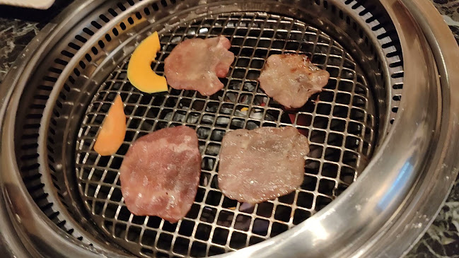 ぴこぴこ精肉店 レインボー通り