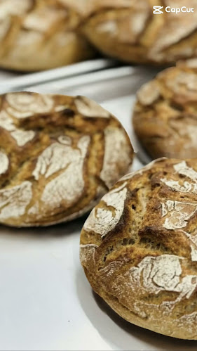 Opinii despre ブーランジェリータニグチ în 浜松市 - 飲食業