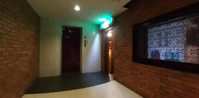 Opinii despre オーバー PUBLIC Bar Over în 長崎市 - 飲食業