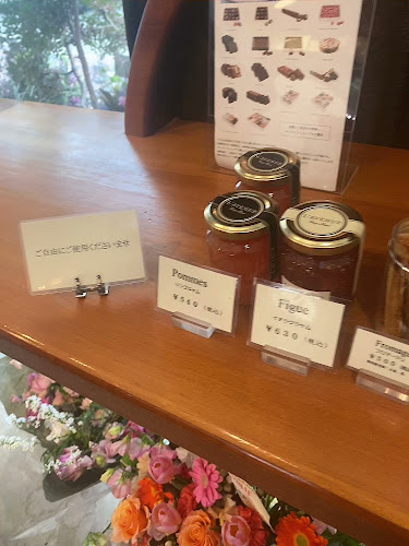 〒650-0003 兵庫県神戸市中央区山本通３丁目７−３ ユートピアトーア 1F