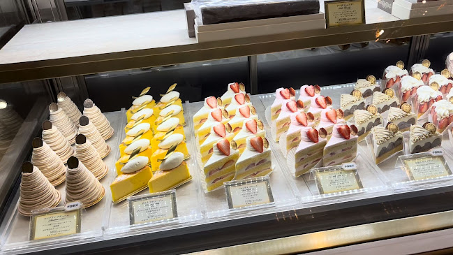 Opinii despre ラトリエ ドゥ アンティーク în 横浜市 - 飲食業