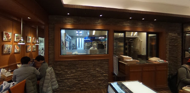 Opinii despre メゾンカイザー 伊勢丹立川店 în 立川市 - 飲食業