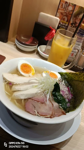 Opinii despre らーめん しおじ în 大阪市 - 飲食業