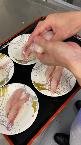 Opinii despre 寿司活 ＧＥＭＳ中目黒店 în 目黒区 - 飲食業