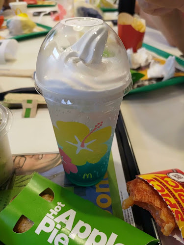 Opinii despre マクドナルド 国際通り牧志店 în 那覇市 - 飲食業