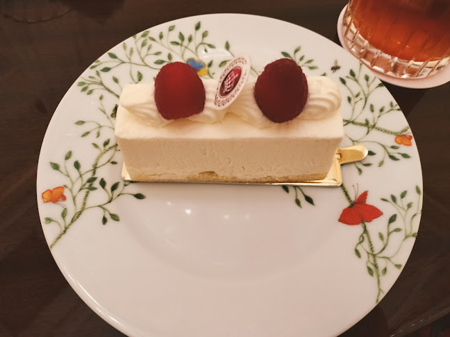 Opinii despre ロイヤルクリスタル カフェ銀座店 în 中央区 - 飲食業