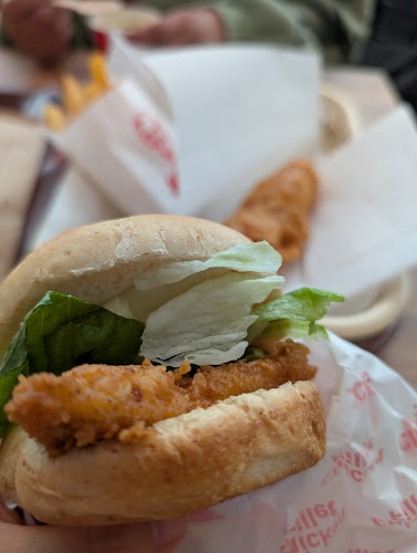 Opinii despre ケンタッキーフライドチキン町田街道森野店 în 町田市 - 飲食業