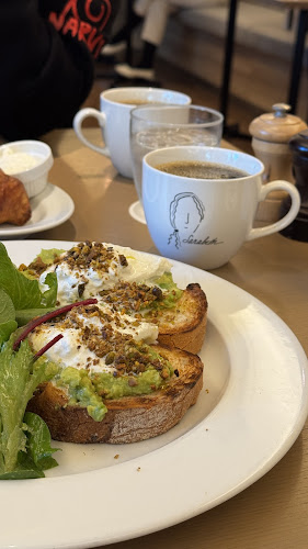 Comentarii opinii despre サラベス 東京店