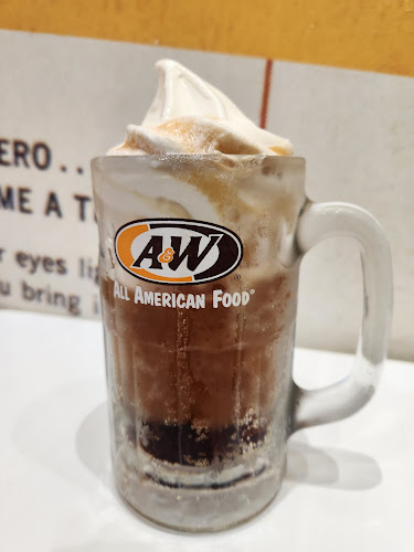 A&W イーアス沖縄豊崎店 - 豊見城市