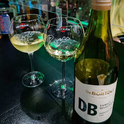 Opinii despre カラオケBAR Ryu în 横浜市 - 飲食業