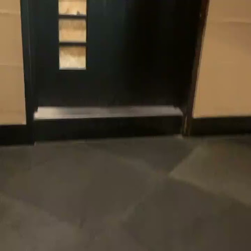 肉家 串八 - 飲食業