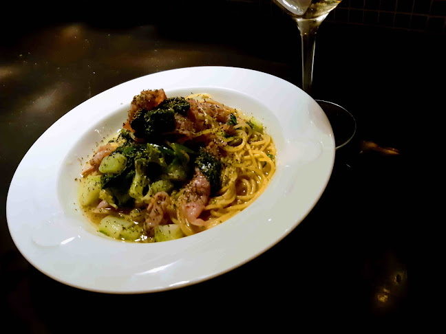 ワインと料理 セラヴィ - 飲食業