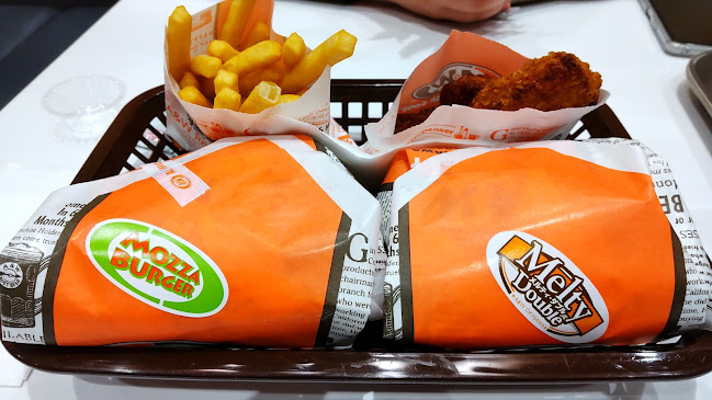 A&W イーアス沖縄豊崎店 - 飲食業