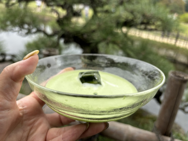 〒703-8257 岡山県岡山市北区後楽園１−４