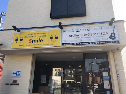 Cafe Bar & Lunch Box Smile